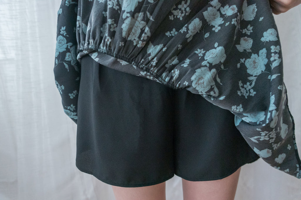 Lisianthus 黑色線條桔梗雙層傘裙(褲裡), Skirt/ SK8629