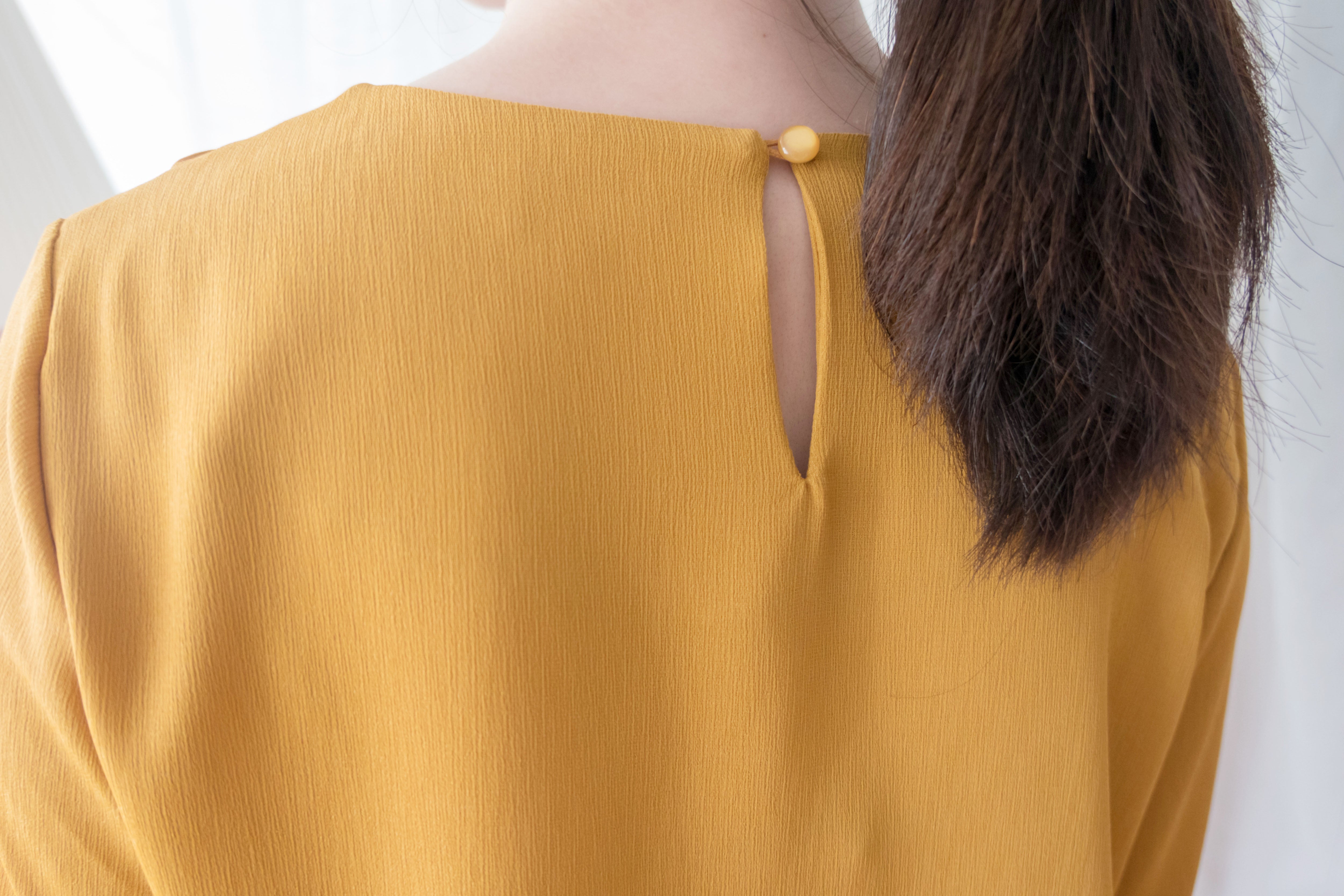 Mustard Twist 芥末黃開領扭紋帶雪紡上衣, Blouse/ BU8838