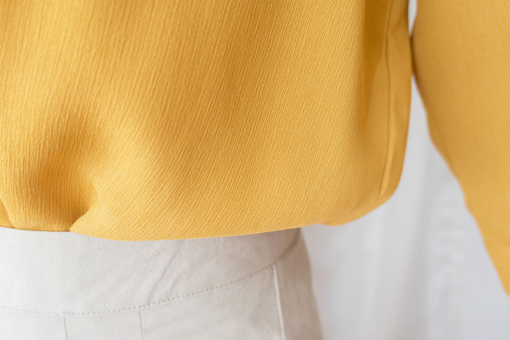 Mustard Twist 芥末黃開領扭紋帶雪紡上衣, Blouse/ BU8838