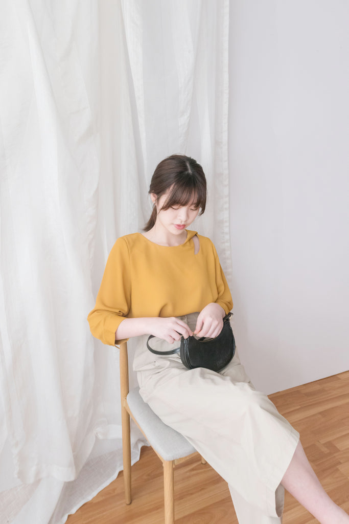 Mustard Twist 芥末黃開領扭紋帶雪紡上衣, Blouse/ BU8838