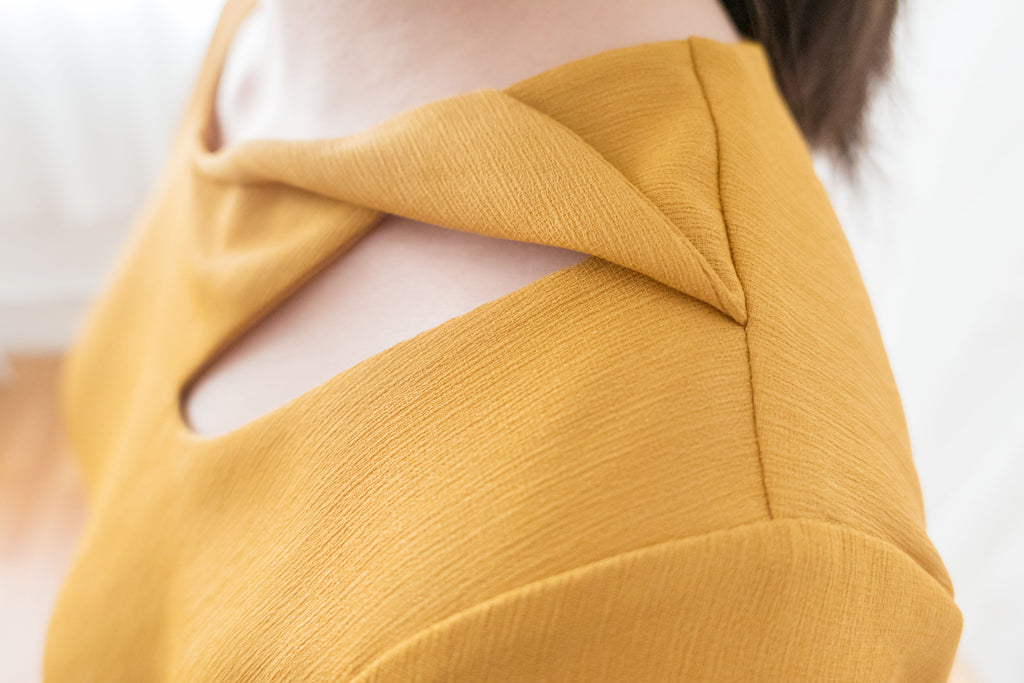 Mustard Twist 芥末黃開領扭紋帶雪紡上衣, Blouse/ BU8838