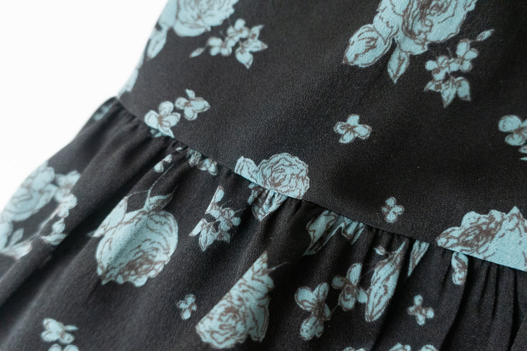 Lisianthus 黑色線條桔梗雙層傘裙(褲裡), Skirt/ SK8629