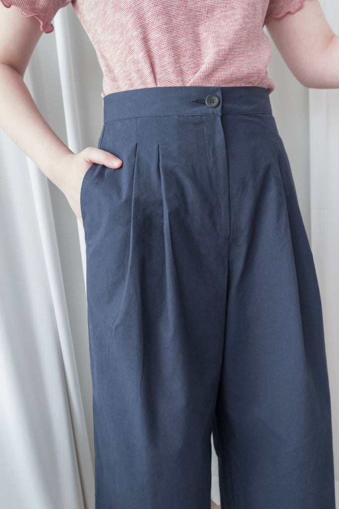 Wide Carrot 前腰車褶修大腿A形闊褲, Pants/ PT8348