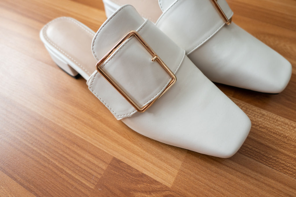 gold plug 白色金扣, Loafer mule/ SH8118