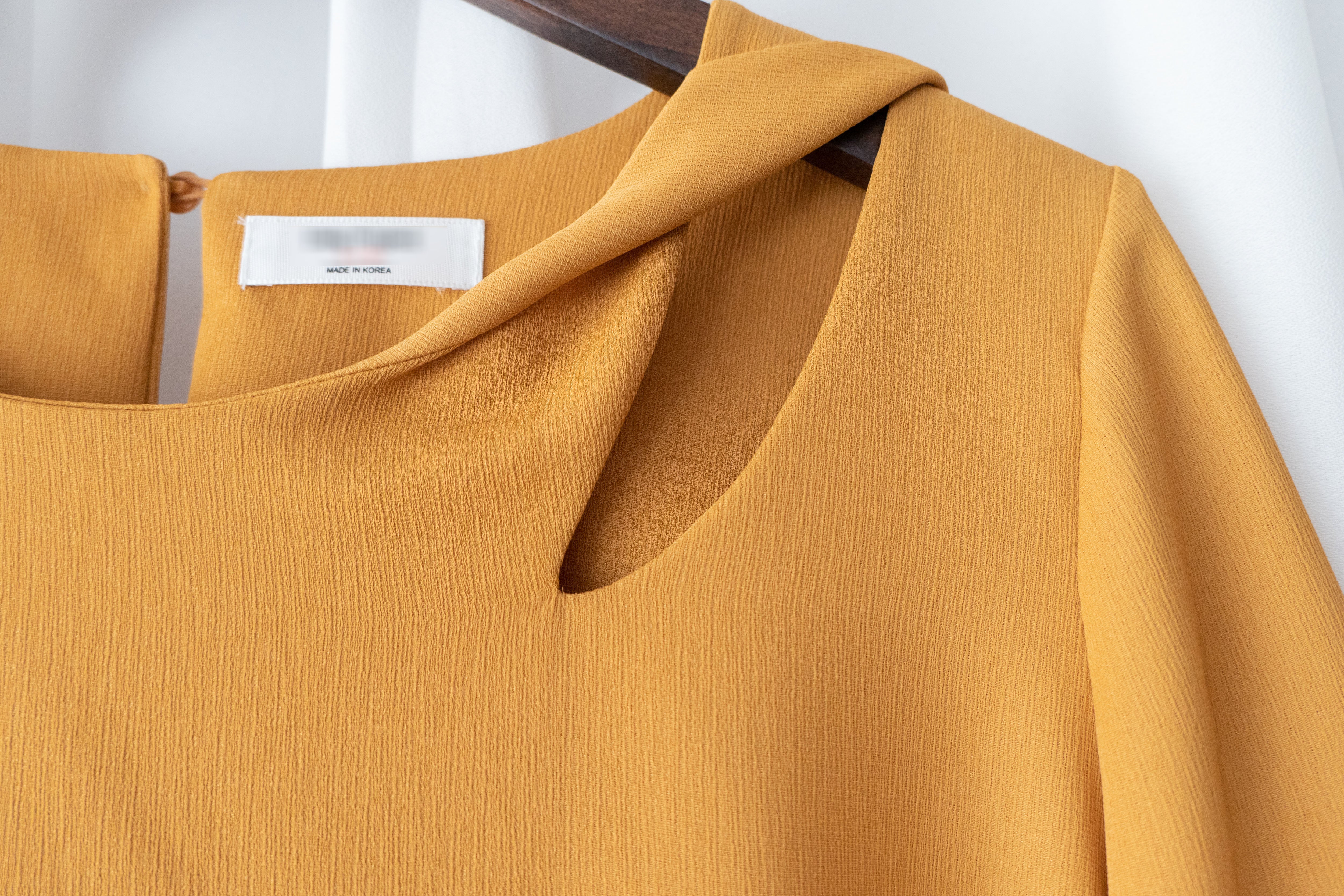 Mustard Twist 芥末黃開領扭紋帶雪紡上衣, Blouse/ BU8838