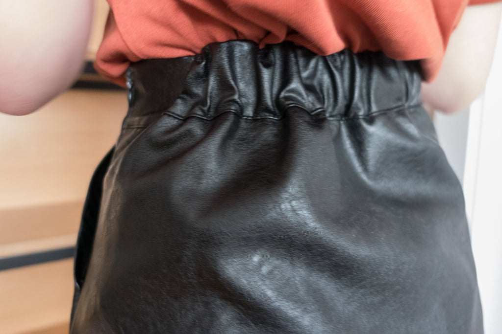 Faux Leather 簡約皮感雙口袋半身裙, Skirt/ SK8646