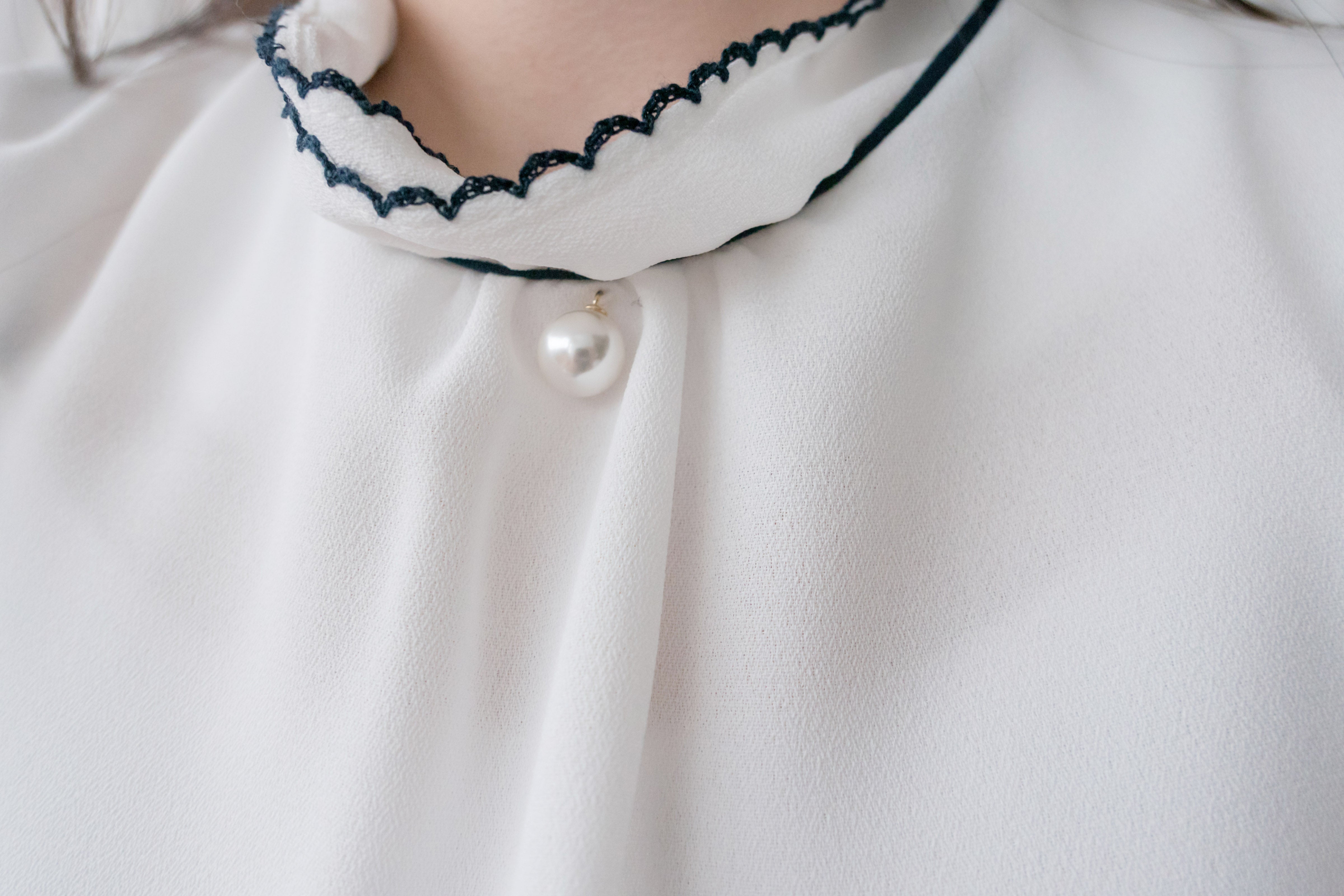 Ruffle Collar 氣質雪紡線條花邊珍珠領口, Blouse/ BU8885 (navy sold out)