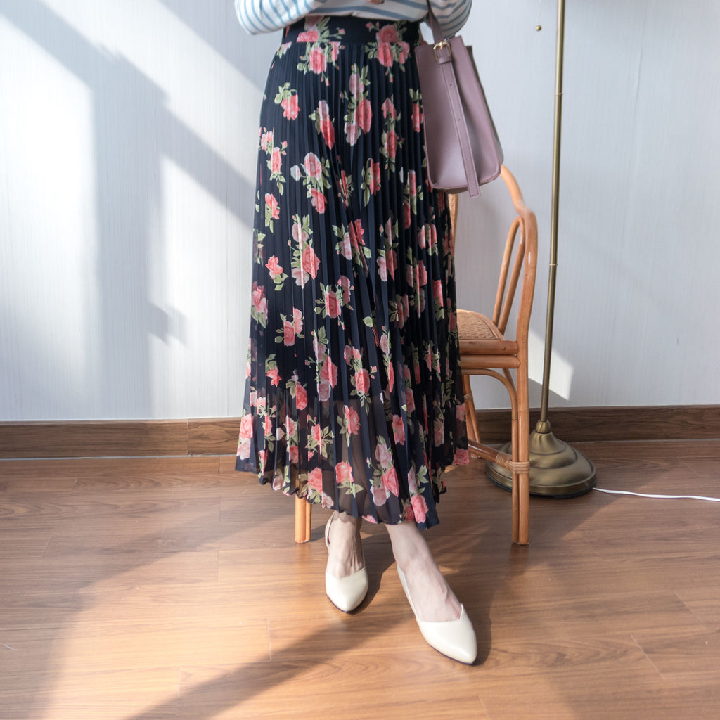Passionate Rose 深藍色玫瑰印花層次感百褶裙, Skirt/ SK8349