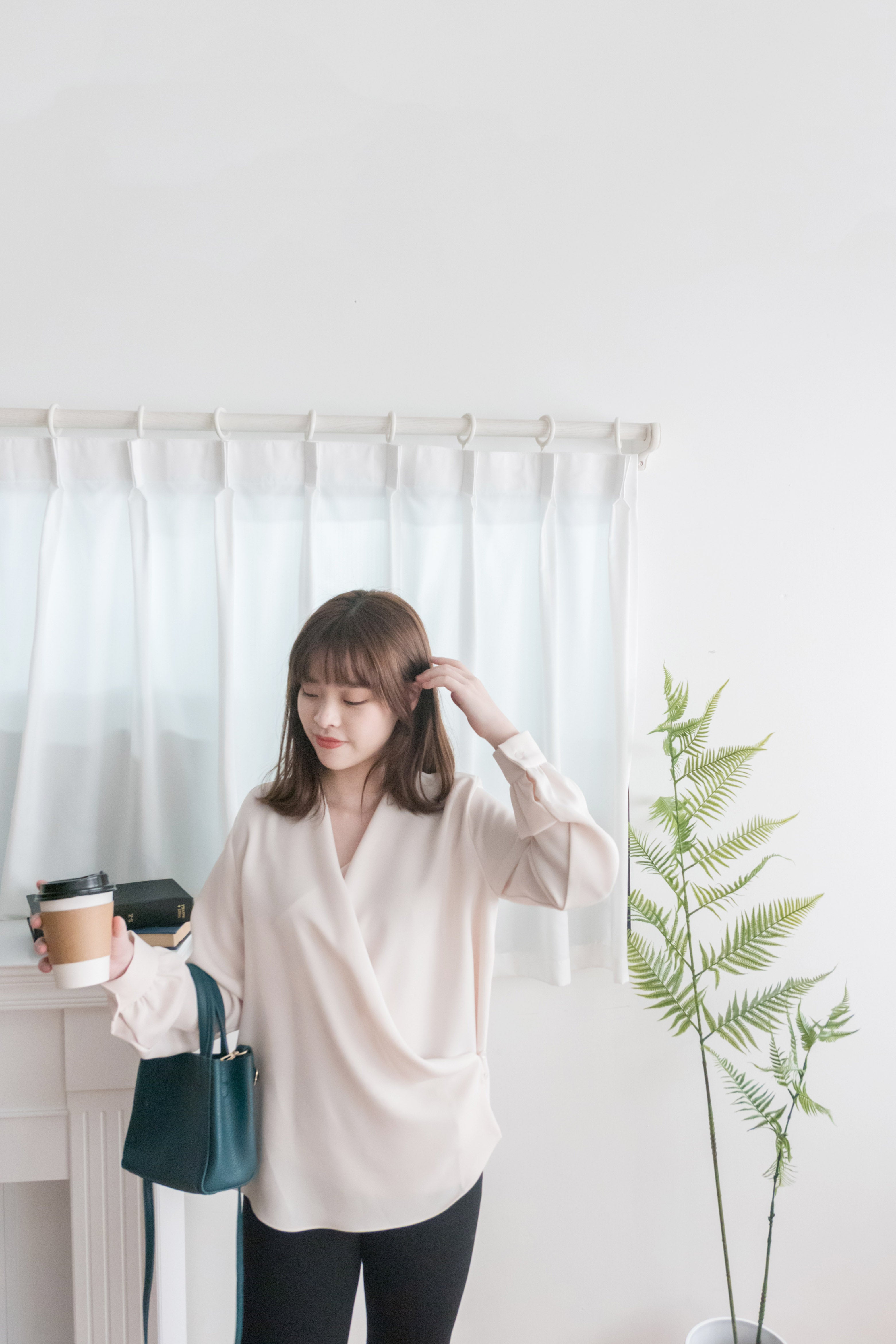 Floral White 垂感包裹式側鈕扣, Blouse/ BU8865