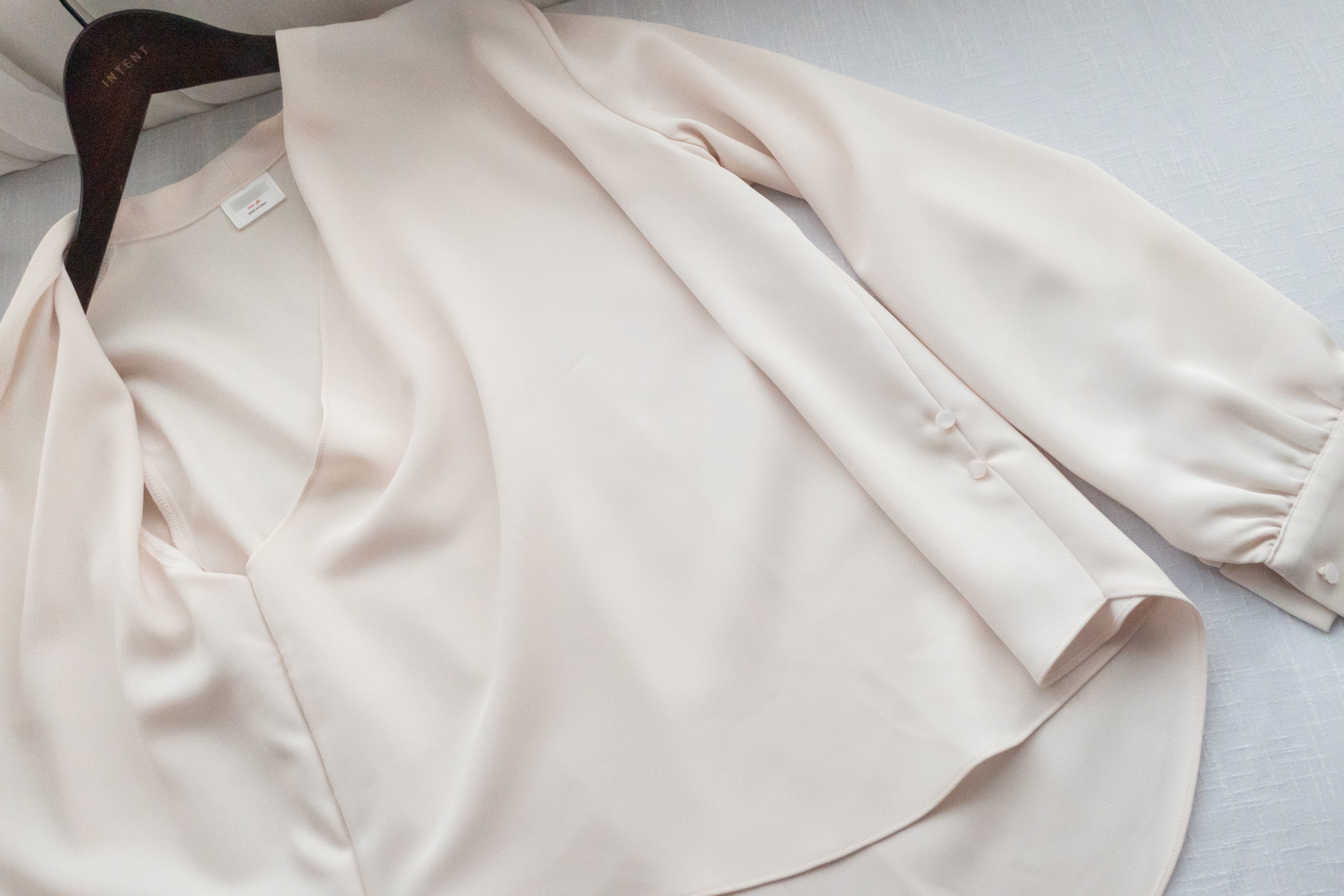 Floral White 垂感包裹式側鈕扣, Blouse/ BU8865