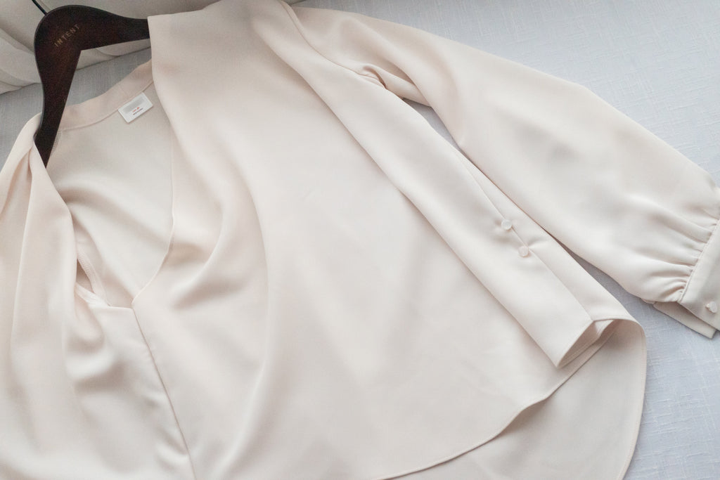 Floral White 垂感包裹式側鈕扣, Blouse/ BU8865