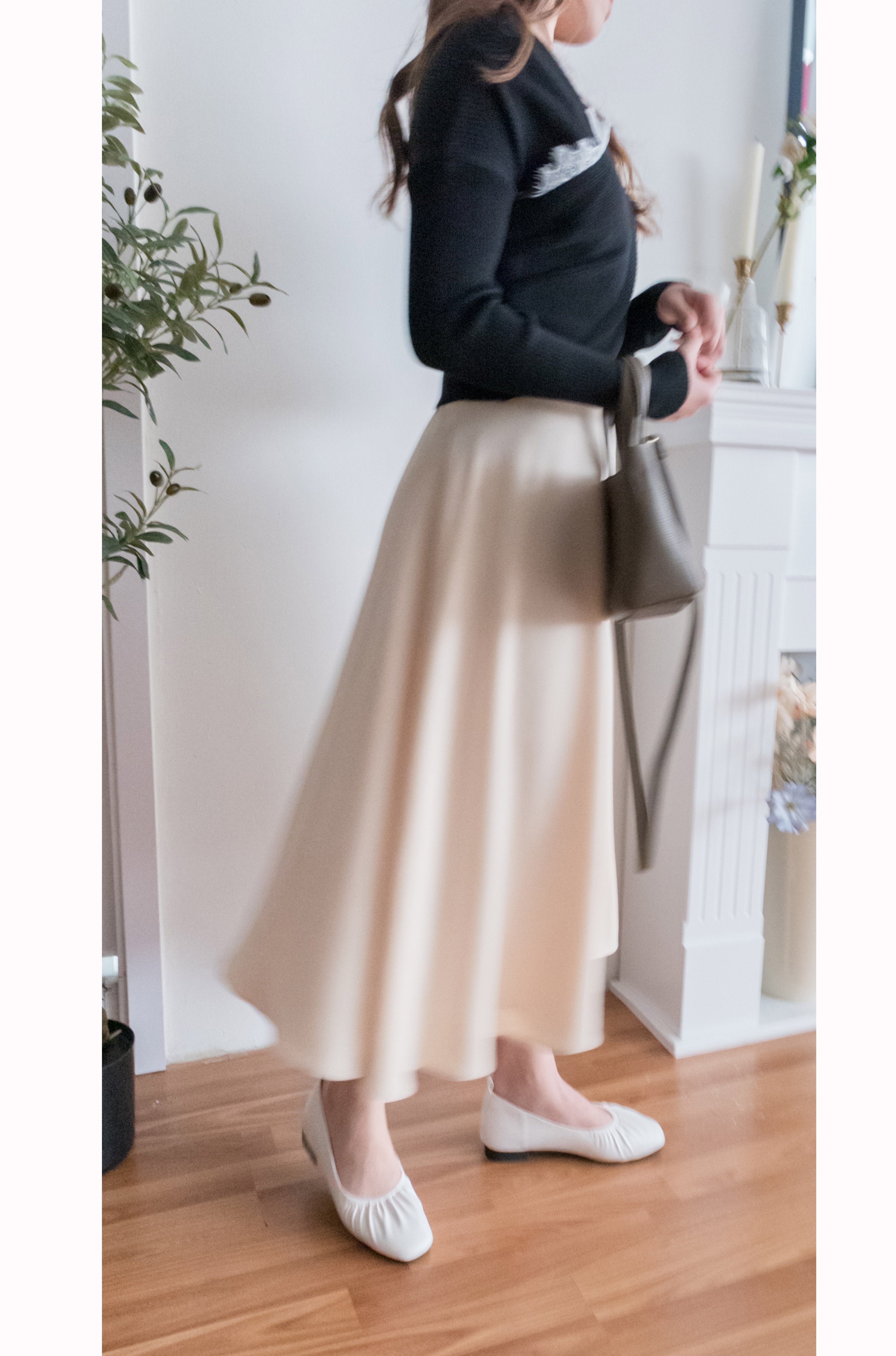 Silk Smooth 四色絲滑質料顯瘦傘形長裙, Skirt/ SK8673 (Ivory/black sold out)