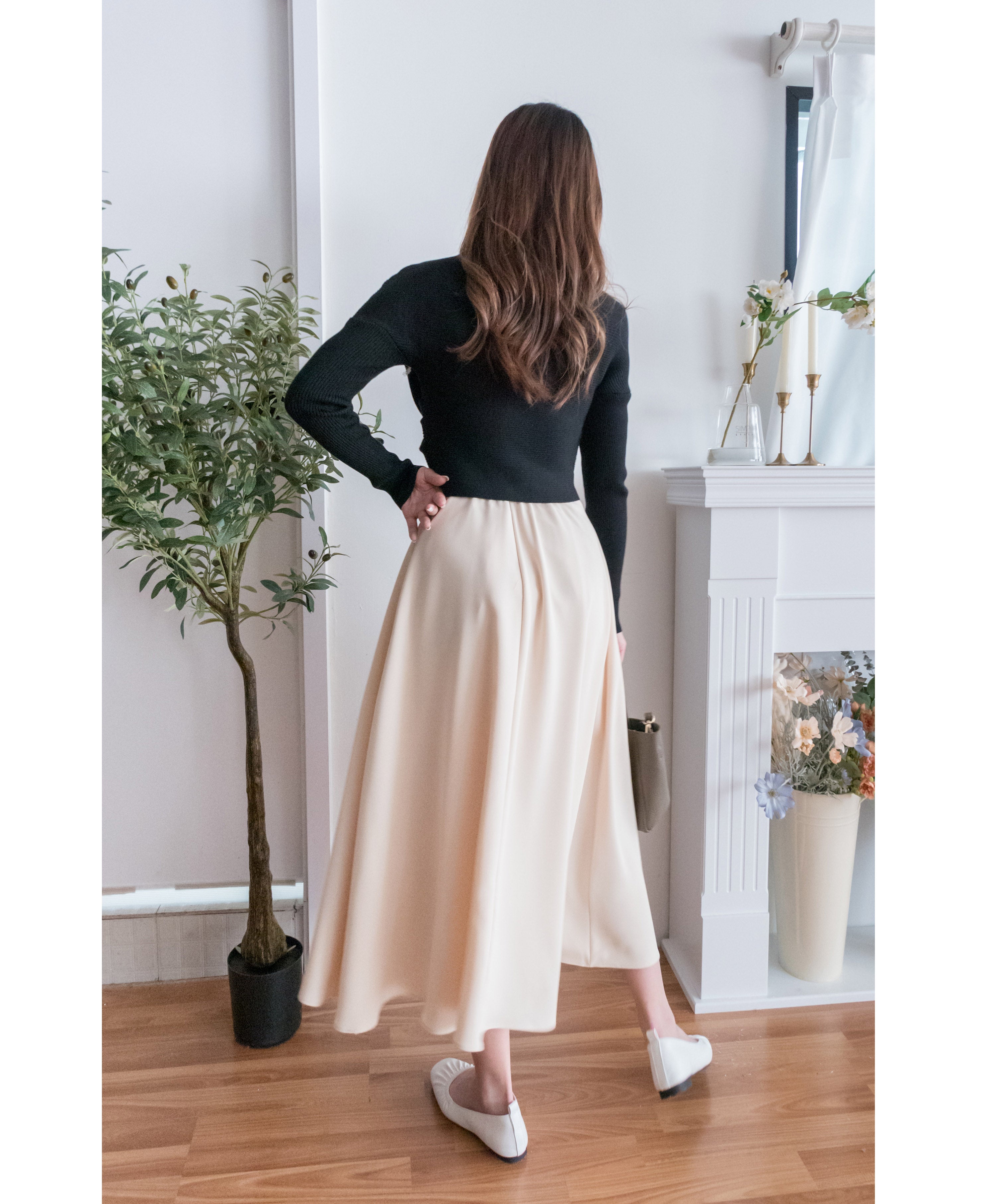 Silk Smooth 四色絲滑質料顯瘦傘形長裙, Skirt/ SK8673 (Ivory/black sold out)