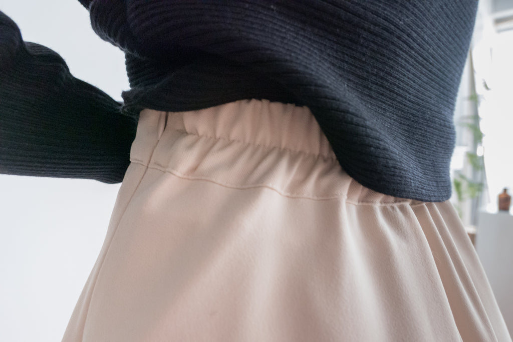 Silk Smooth 四色絲滑質料顯瘦傘形長裙, Skirt/ SK8673 (Ivory/black sold out)