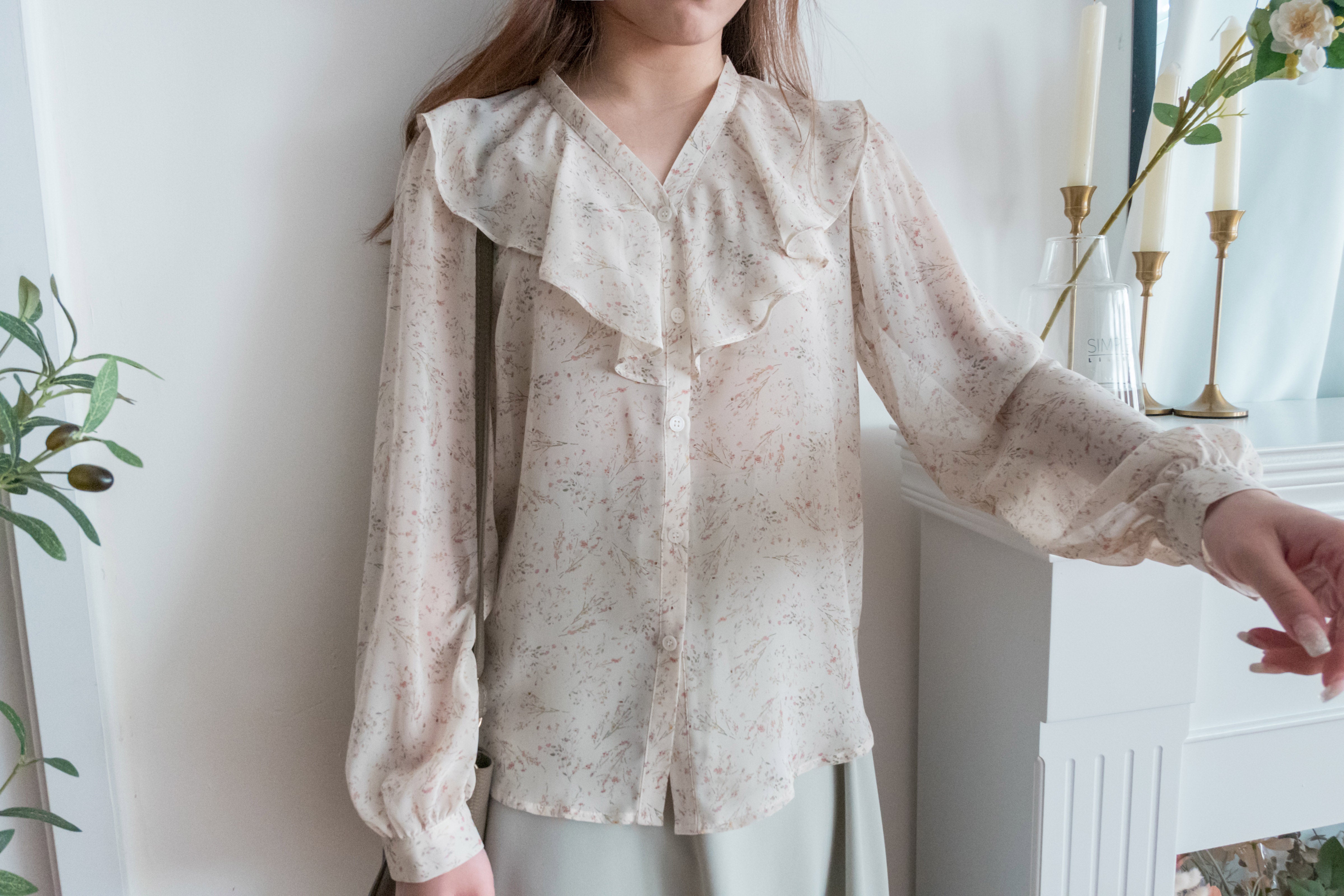 Ruffle Floral 氧氣感花枝飄飄領口, Blouse/ BU8890 (white sold out)