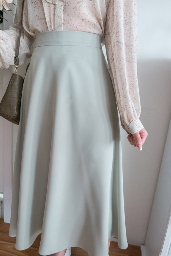Silk Smooth 四色絲滑質料顯瘦傘形長裙, Skirt/ SK8673 (Ivory/black sold out)
