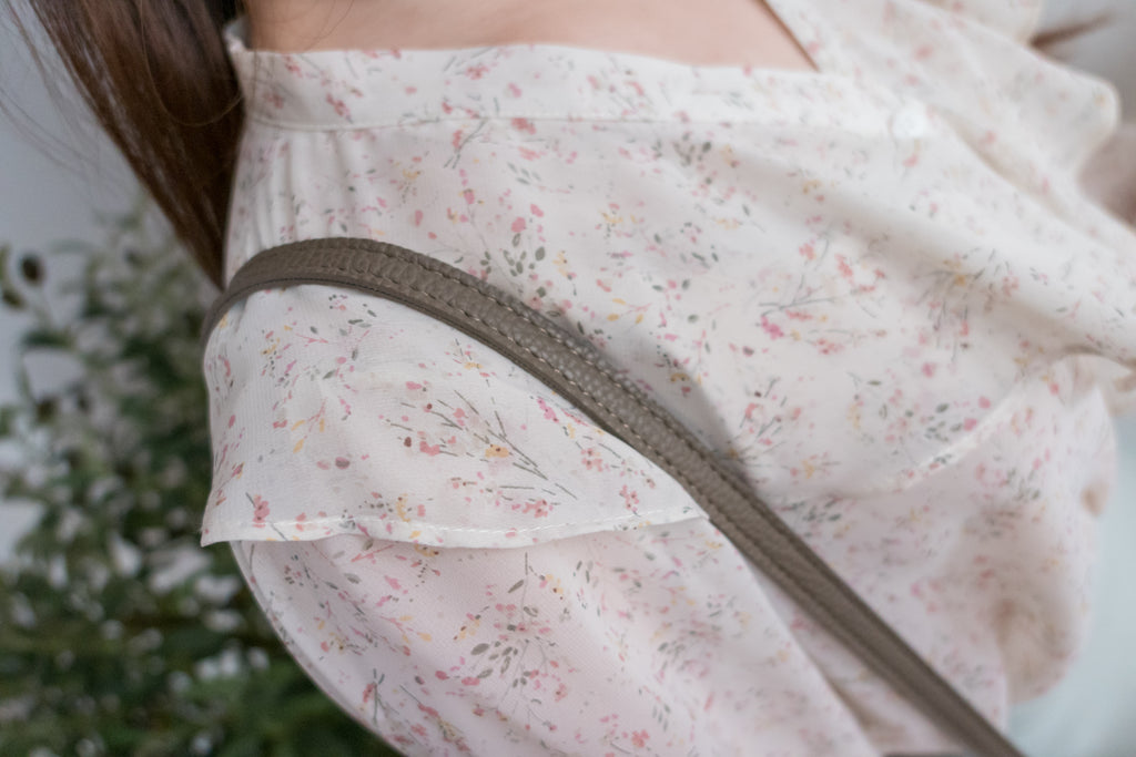 Ruffle Floral 氧氣感花枝飄飄領口, Blouse/ BU8890 (white sold out)