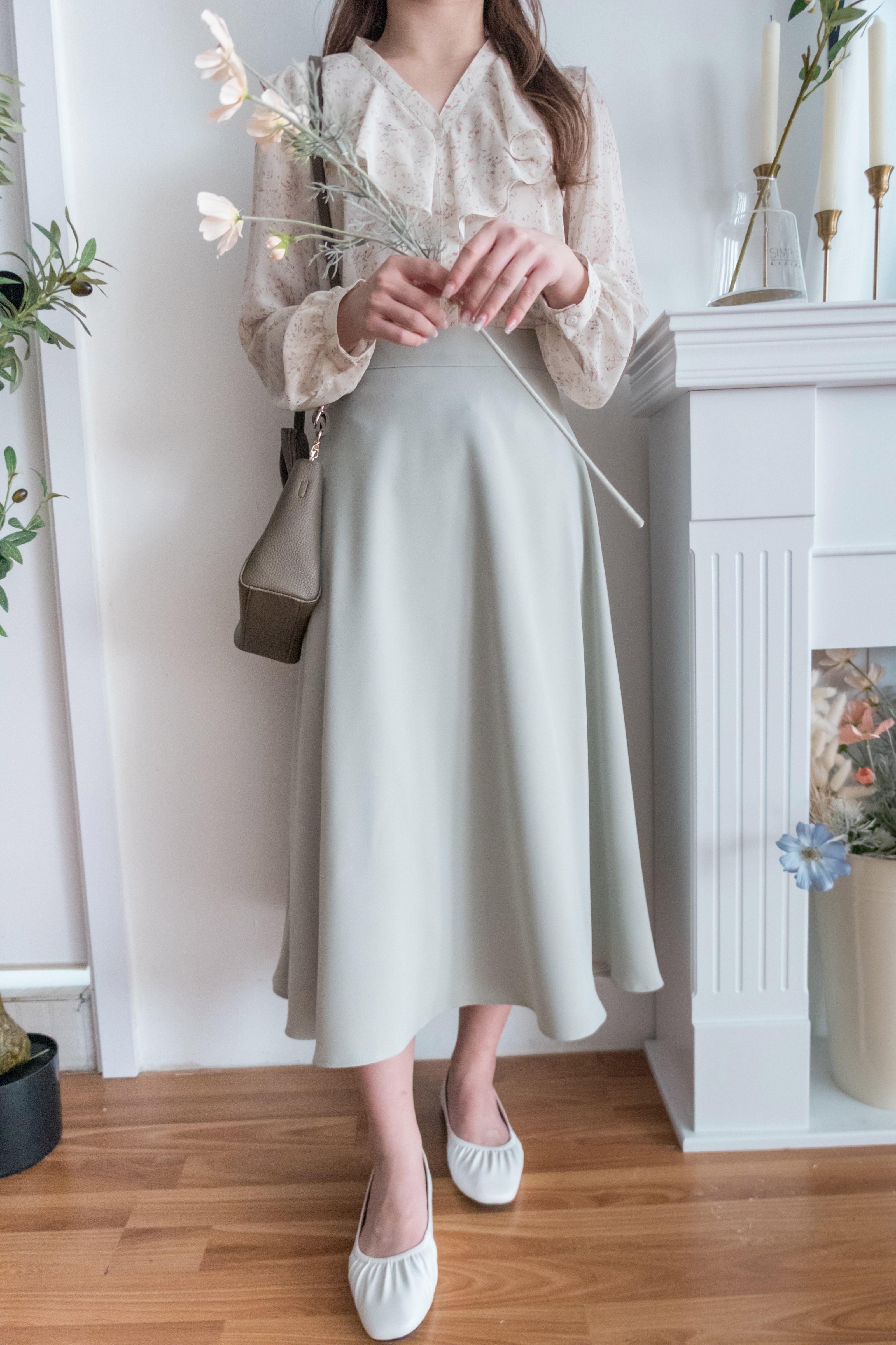 Silk Smooth 四色絲滑質料顯瘦傘形長裙, Skirt/ SK8673 (Ivory/black sold out)
