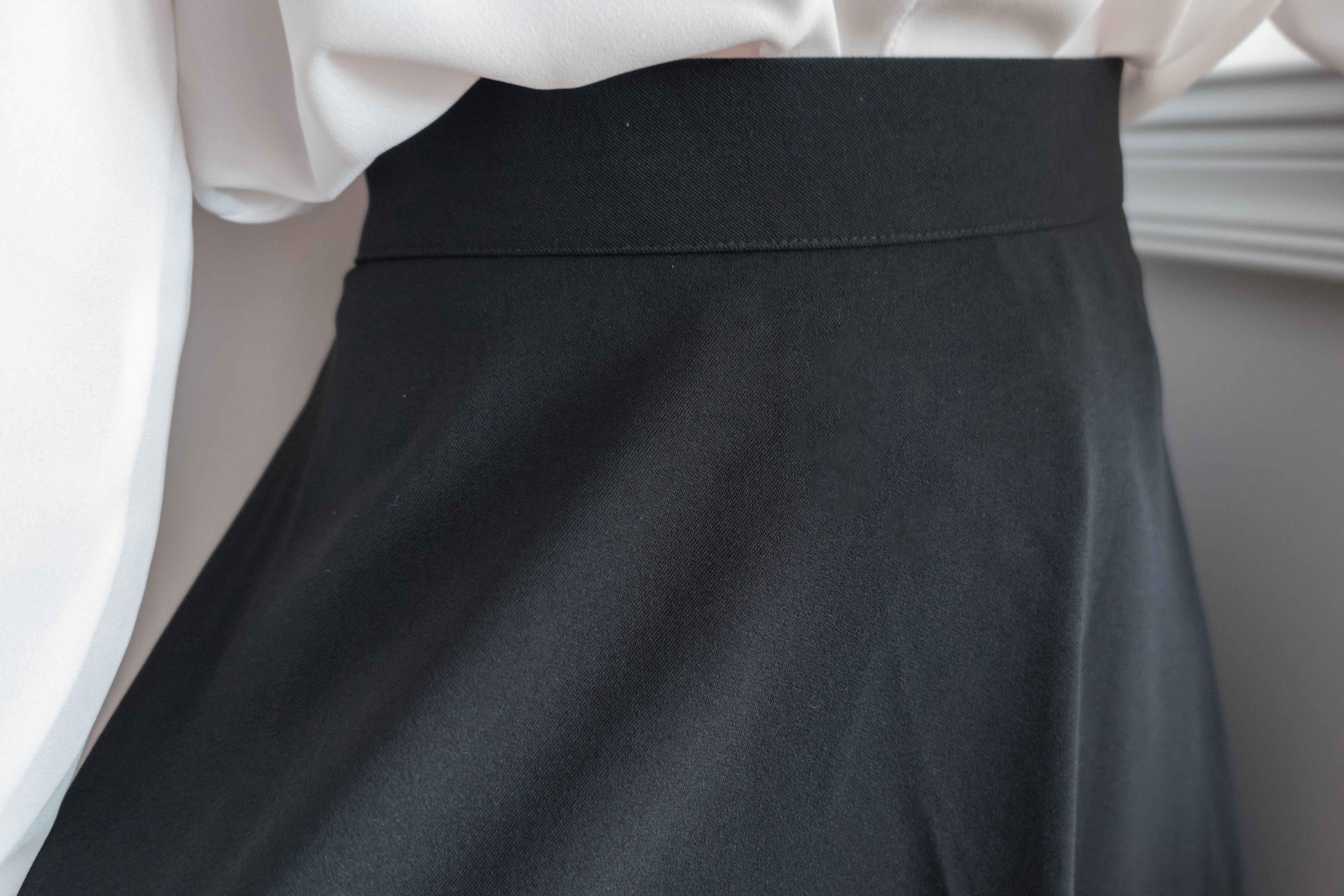 Silk Smooth 四色絲滑質料顯瘦傘形長裙, Skirt/ SK8673 (Ivory/black sold out)