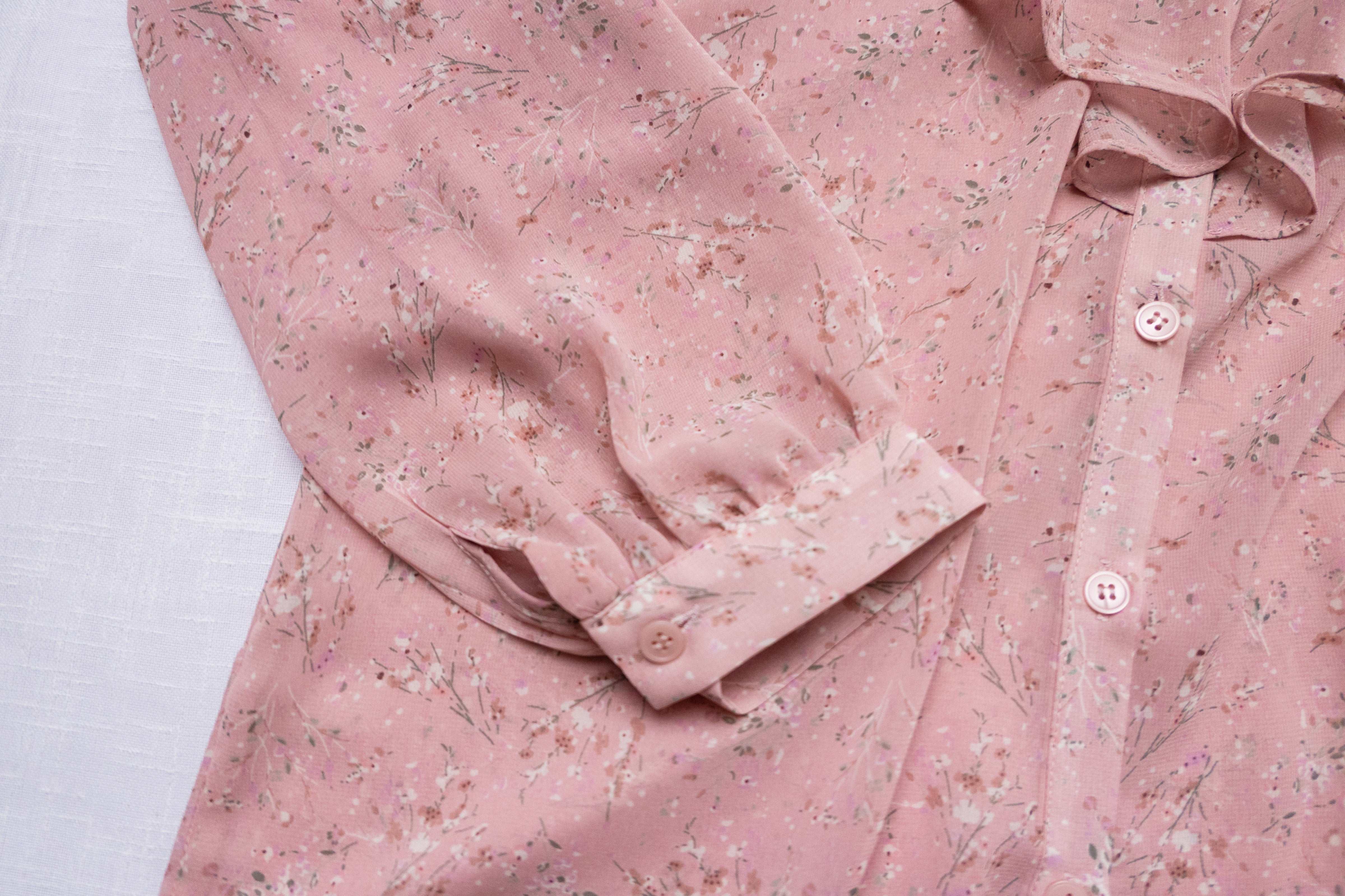 Ruffle Floral 氧氣感花枝飄飄領口, Blouse/ BU8890 (white sold out)