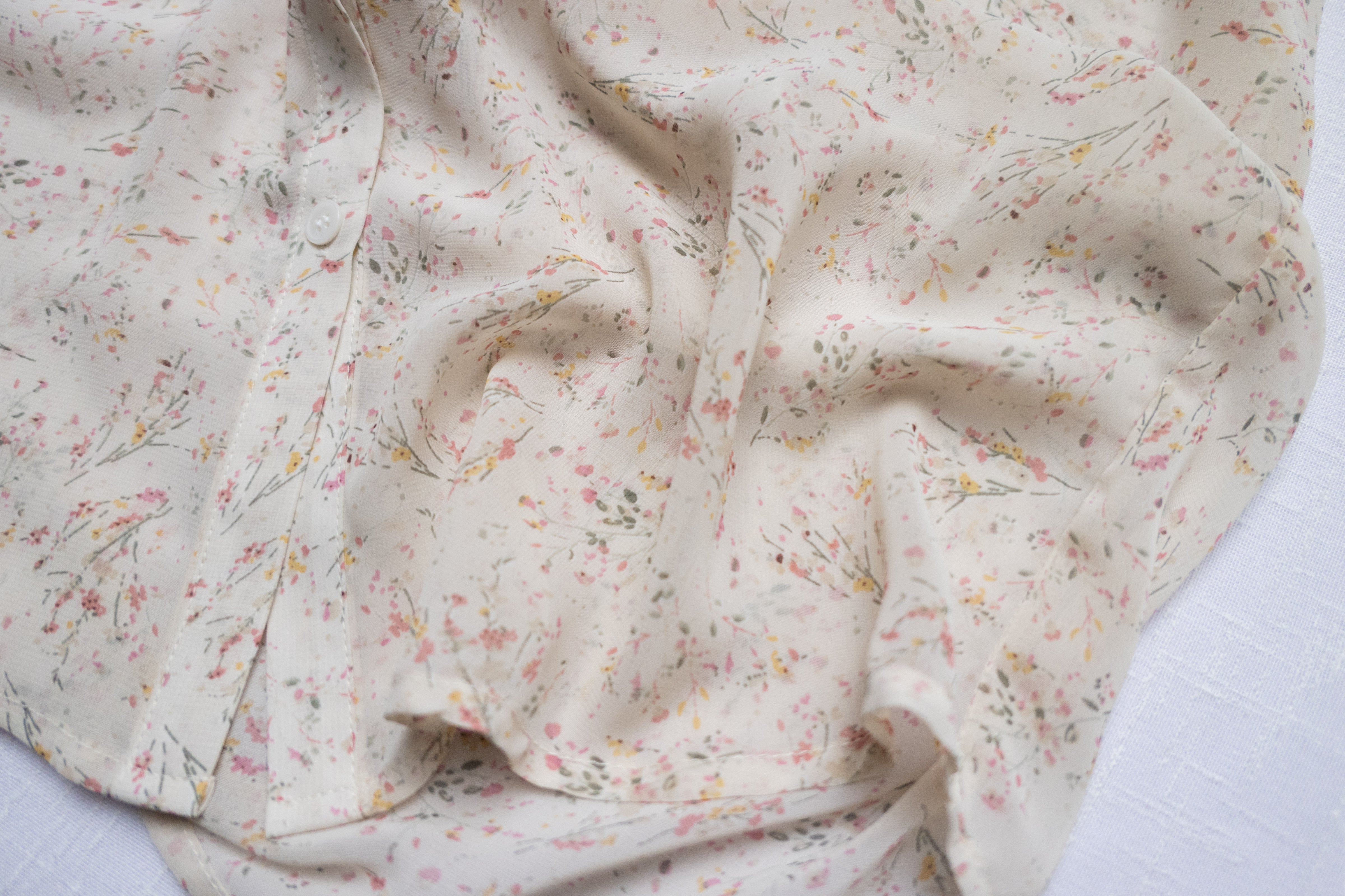 Ruffle Floral 氧氣感花枝飄飄領口, Blouse/ BU8890 (white sold out)