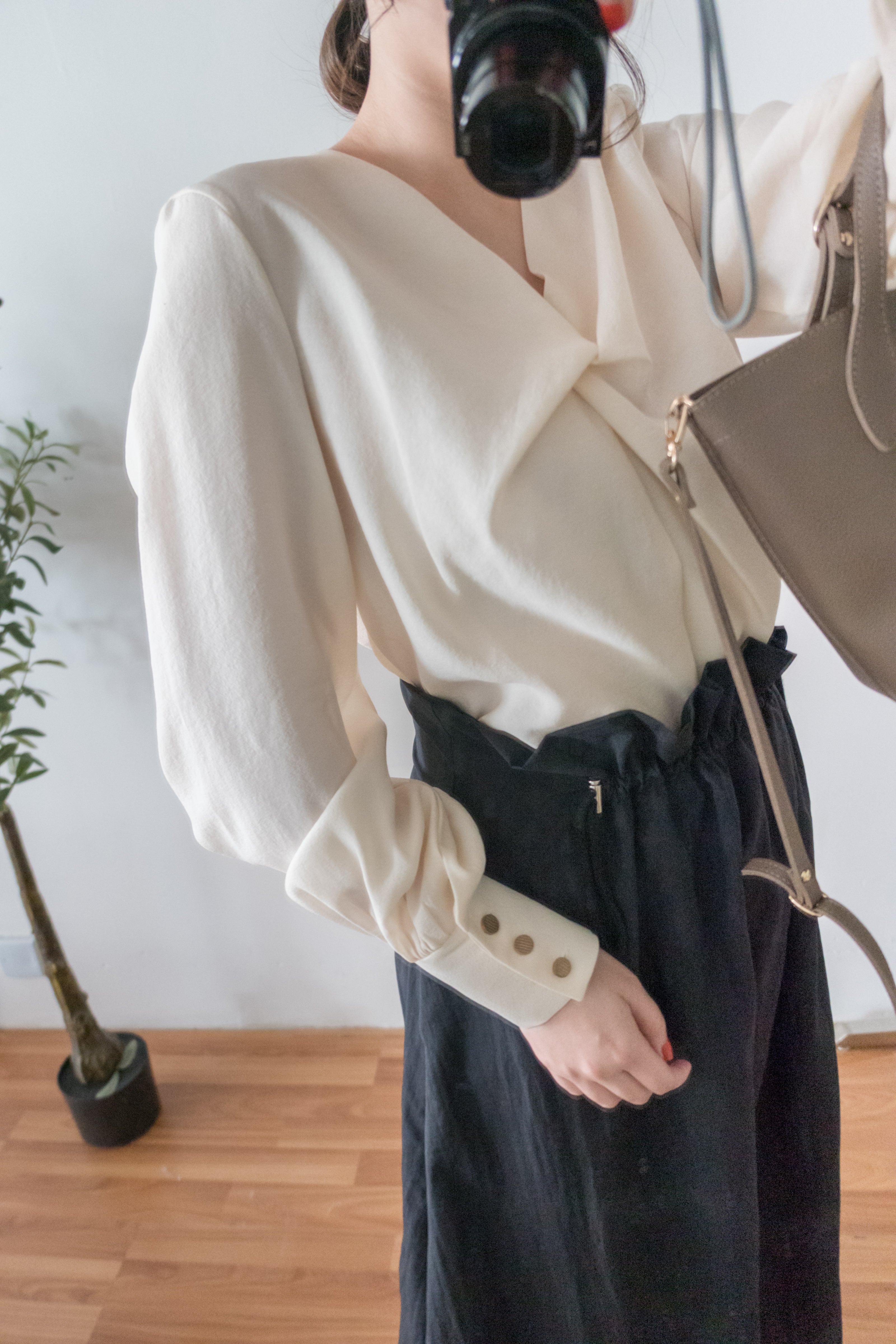 Twist V 小復古高質感扭紋領口, Blouse/ BU8859 (lightbeige sold out)