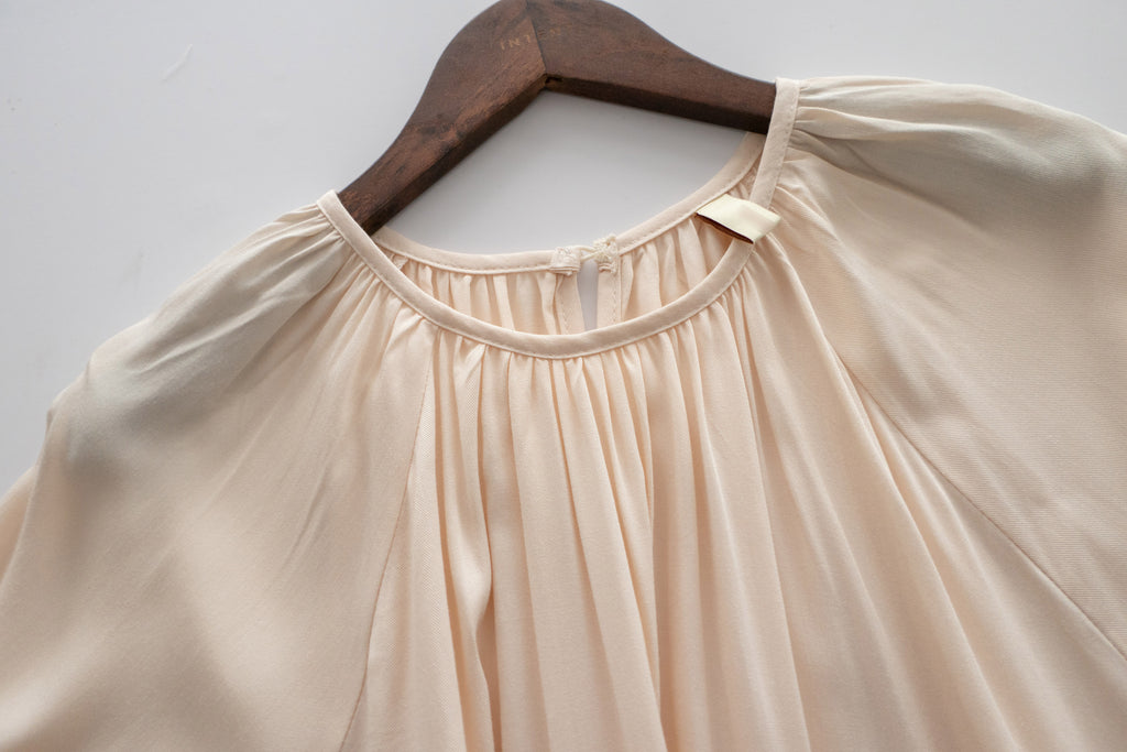 Flowing Beige 兩邊束腰皺圓領雙層傘形連身裙, Dress/ DS9188
