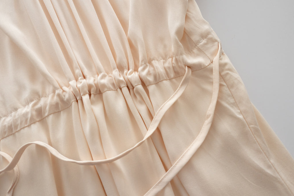 Flowing Beige 兩邊束腰皺圓領雙層傘形連身裙, Dress/ DS9188