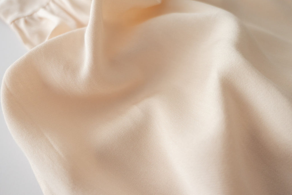 Flowing Beige 兩邊束腰皺圓領雙層傘形連身裙, Dress/ DS9188