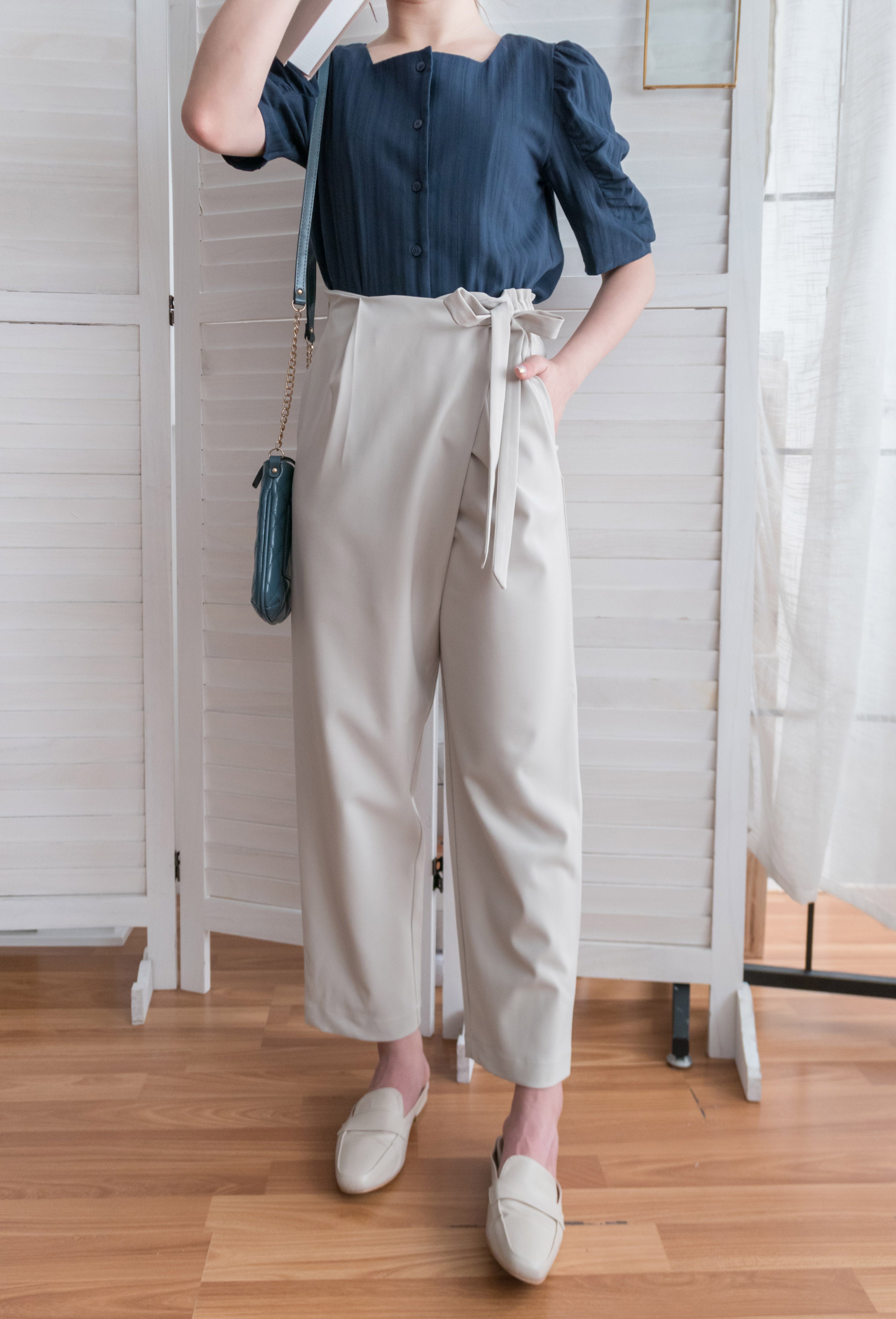 Side Ribbon 淺杏色彈性不規則腰線寬腳褲, Pants/ PT8376