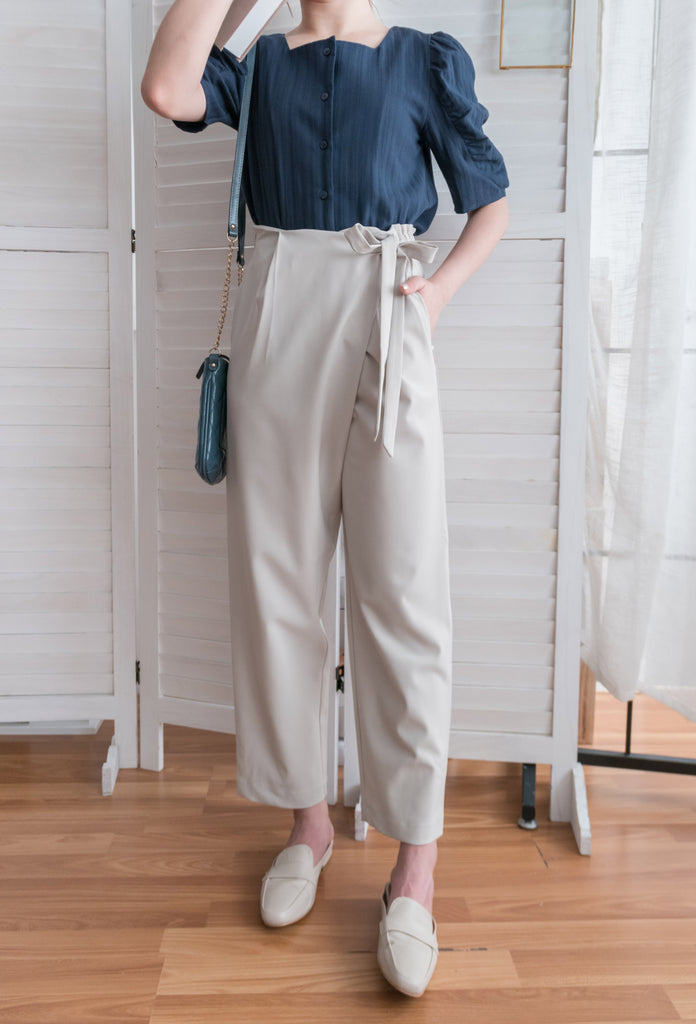 Side Ribbon 淺杏色彈性不規則腰線寬腳褲, Pants/ PT8376