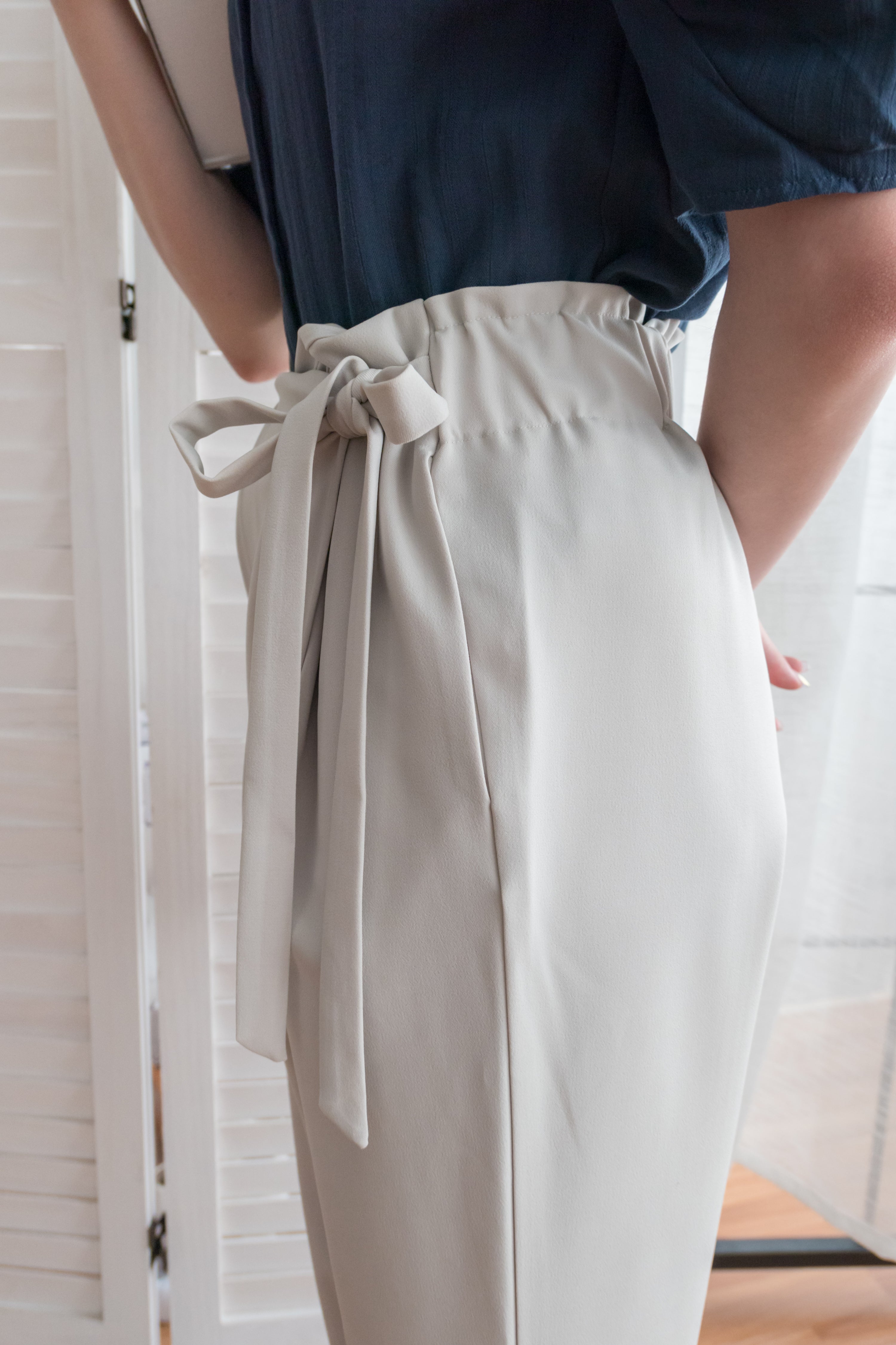 Side Ribbon 淺杏色彈性不規則腰線寬腳褲, Pants/ PT8376