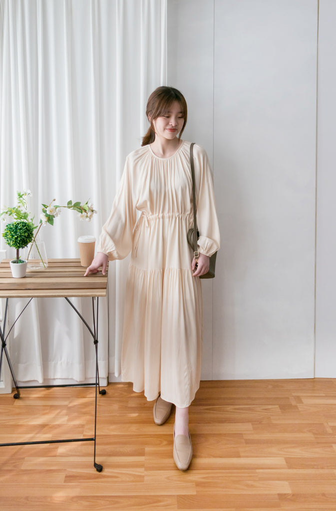 Flowing Beige 兩邊束腰皺圓領雙層傘形連身裙, Dress/ DS9188