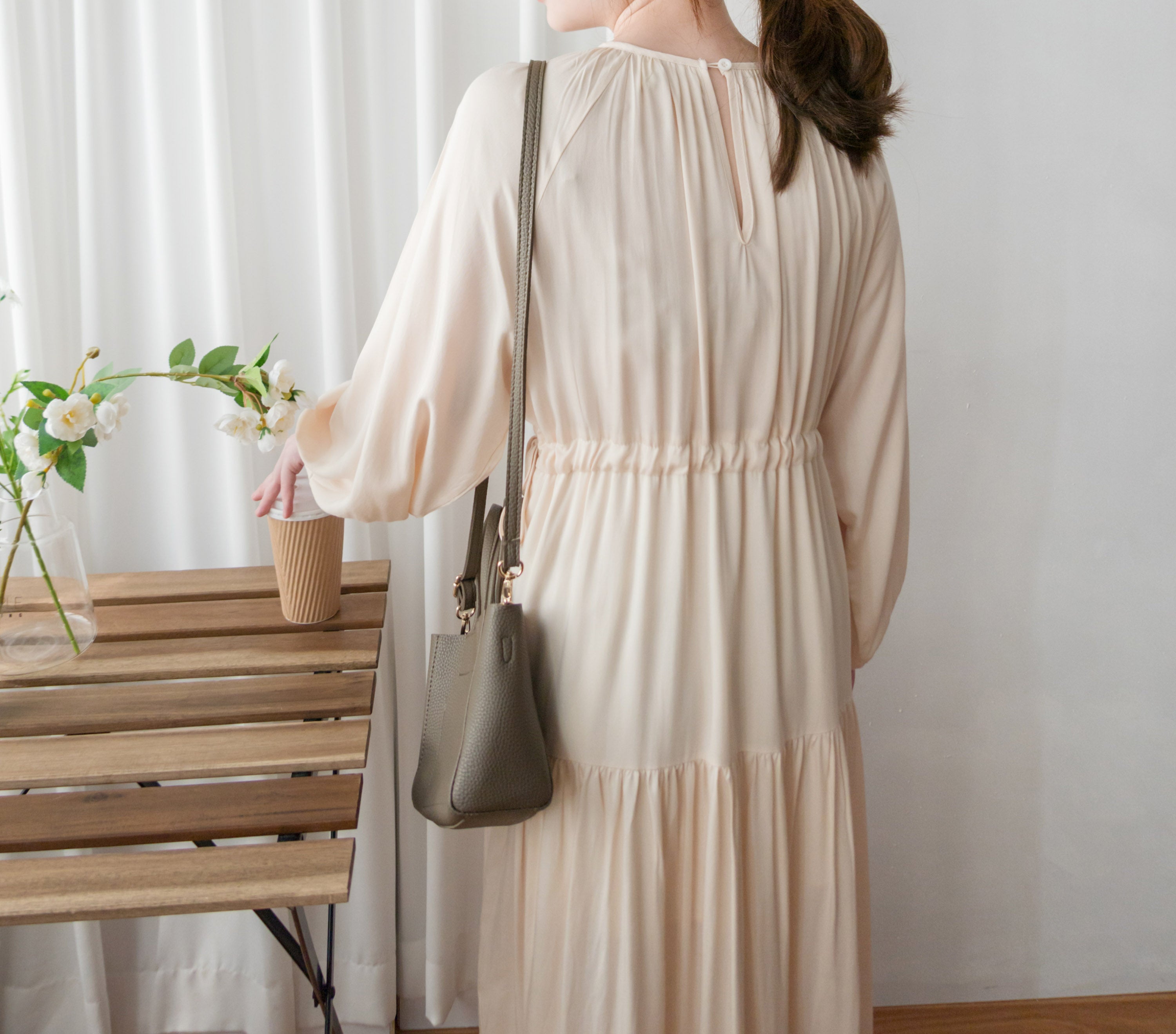 Flowing Beige 兩邊束腰皺圓領雙層傘形連身裙, Dress/ DS9188