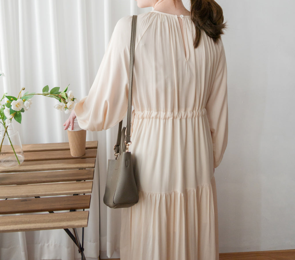 Flowing Beige 兩邊束腰皺圓領雙層傘形連身裙, Dress/ DS9188