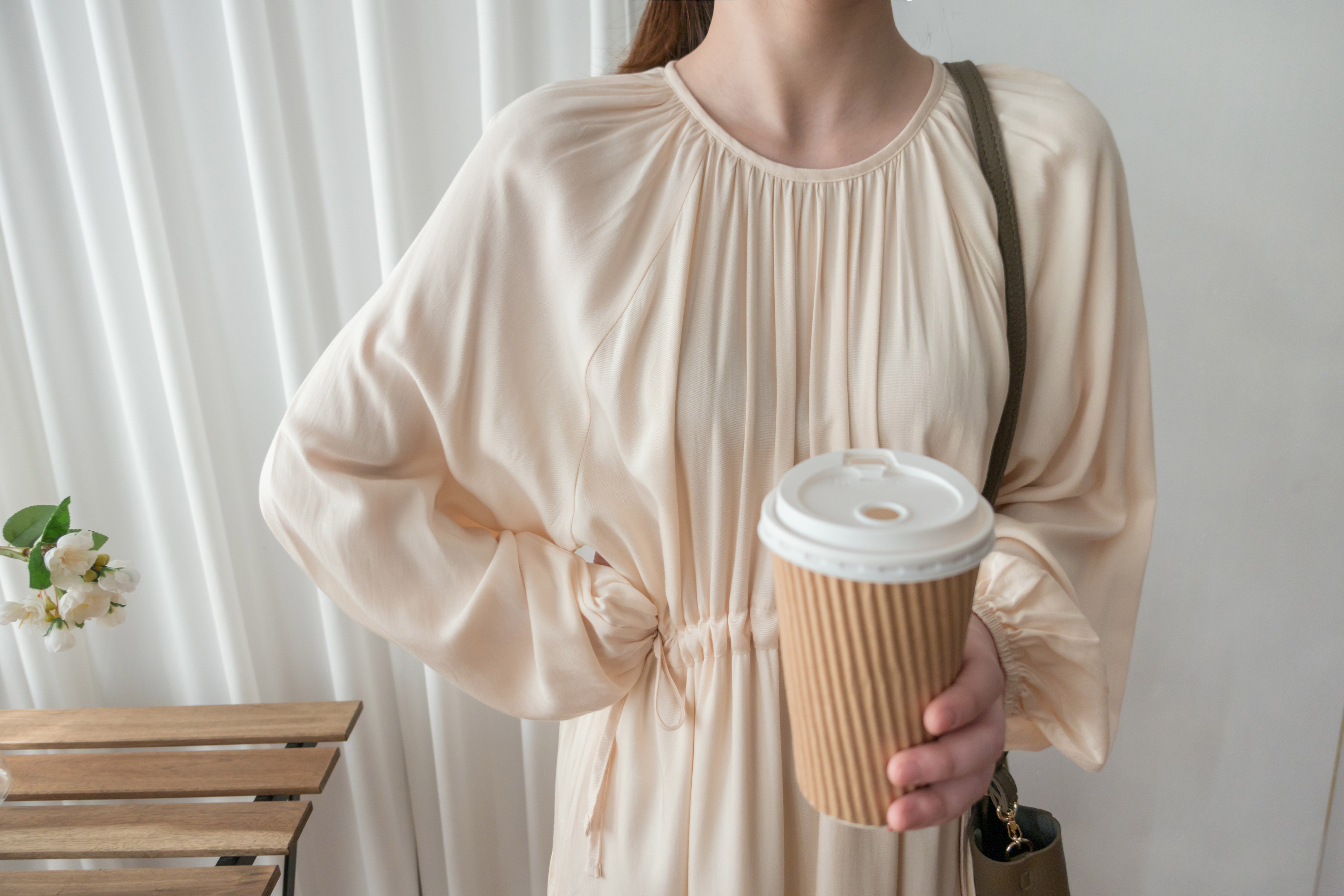 Flowing Beige 兩邊束腰皺圓領雙層傘形連身裙, Dress/ DS9188