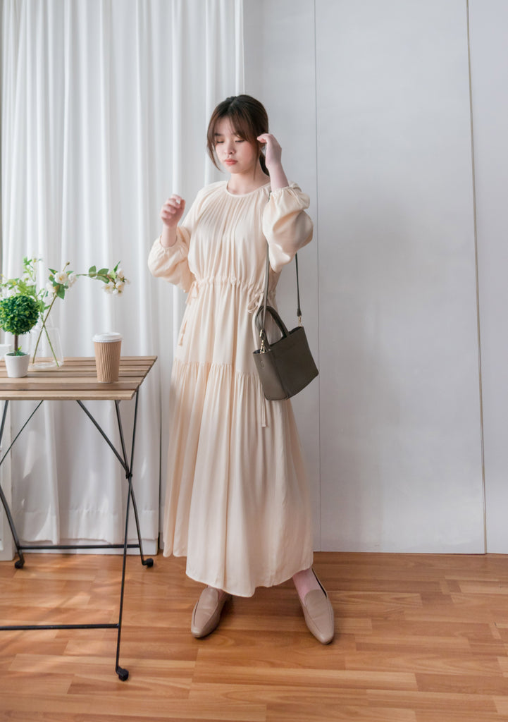 Flowing Beige 兩邊束腰皺圓領雙層傘形連身裙, Dress/ DS9188