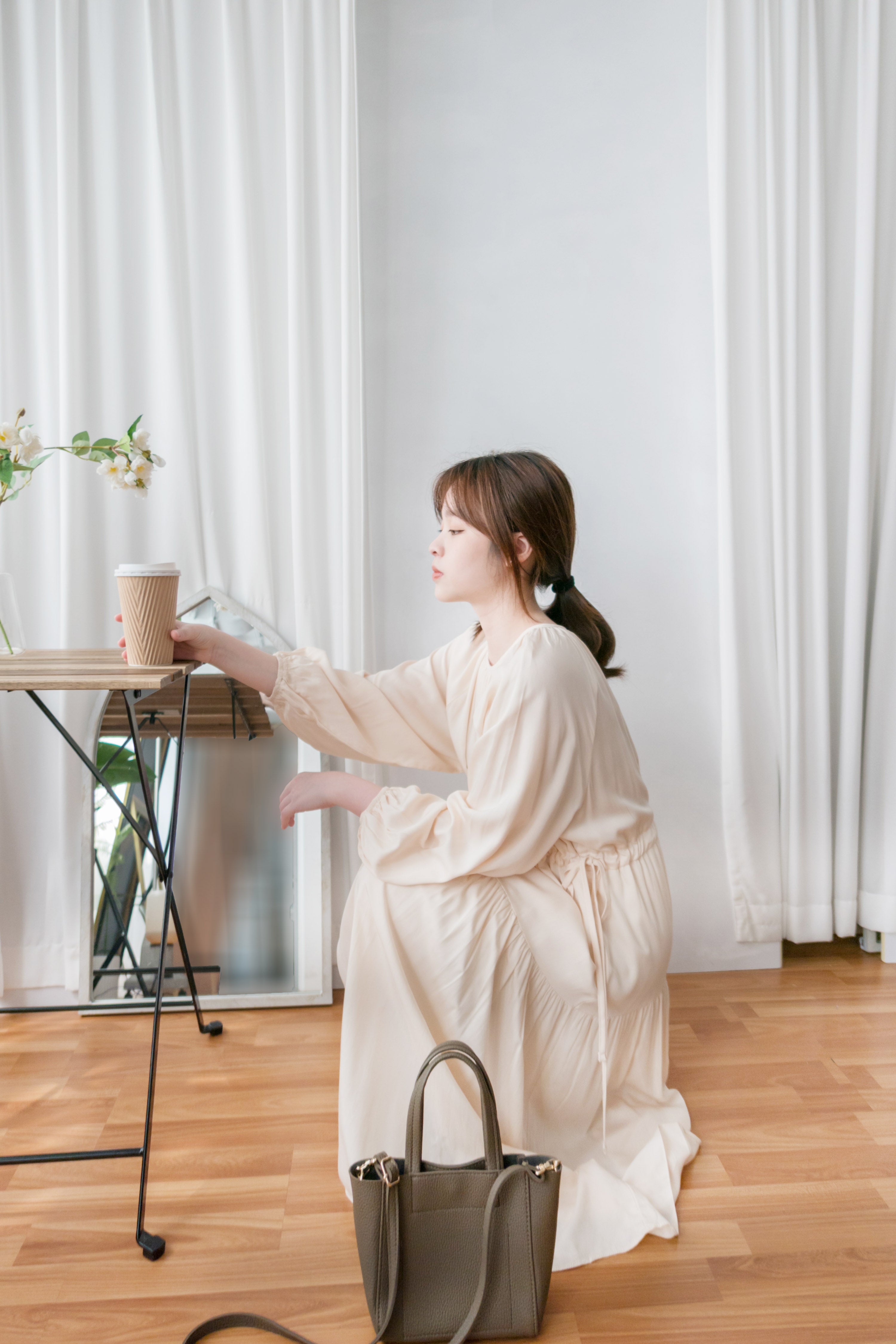 Flowing Beige 兩邊束腰皺圓領雙層傘形連身裙, Dress/ DS9188