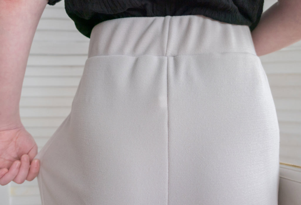 Lady Elastic 彈性直身簡約斯文後開叉半身裙, Skirt / SK8689 (black sold out)