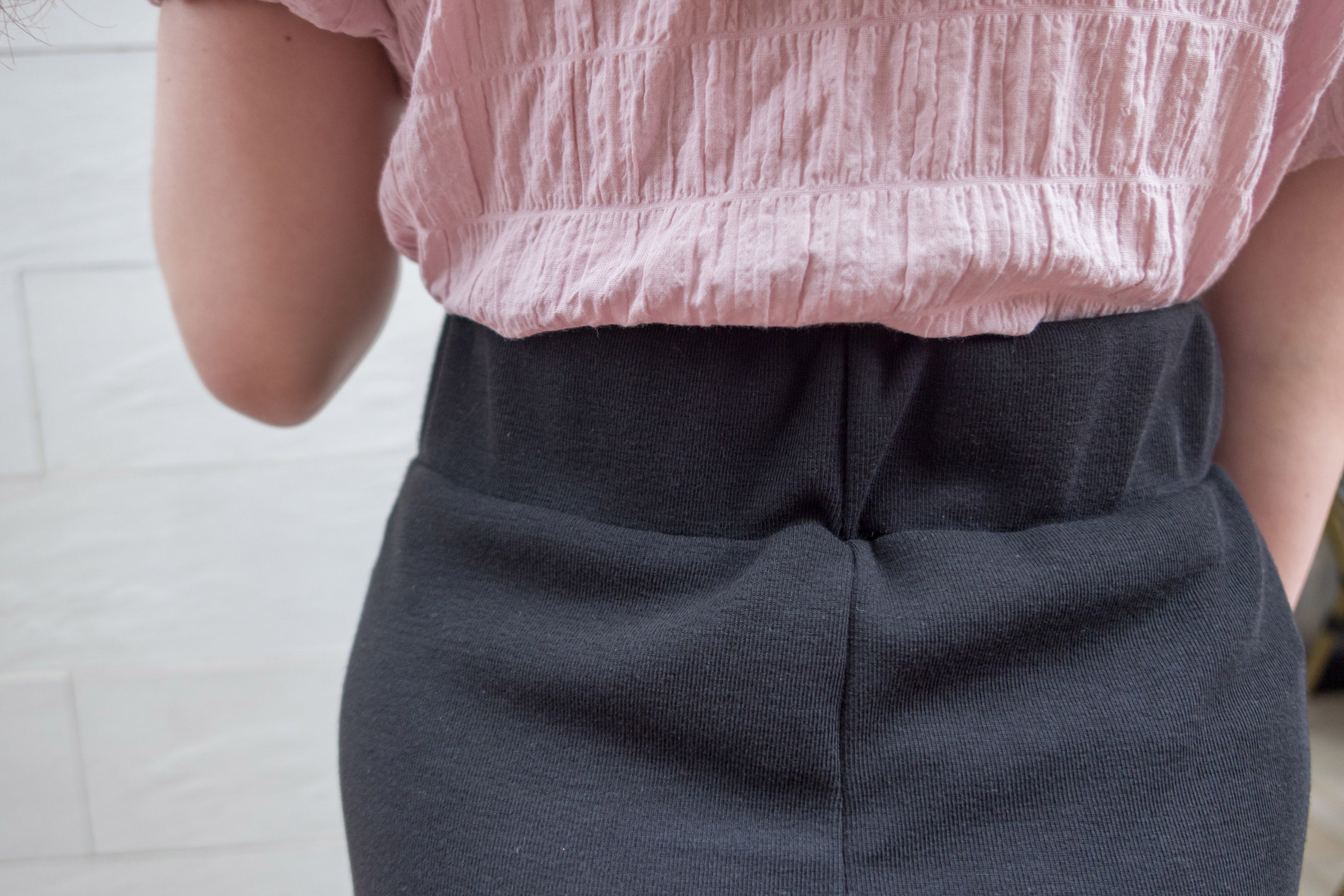 Lady Elastic 彈性直身簡約斯文後開叉半身裙, Skirt / SK8689 (black sold out)