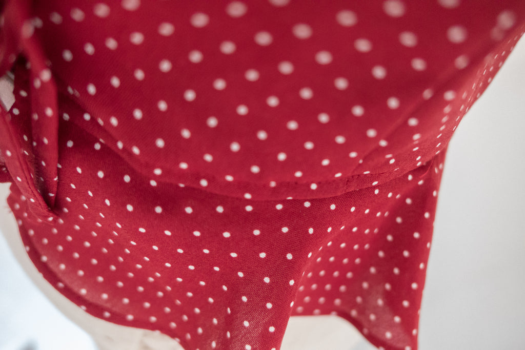 立體荷葉圓點波浪尾, Blouse/ L002