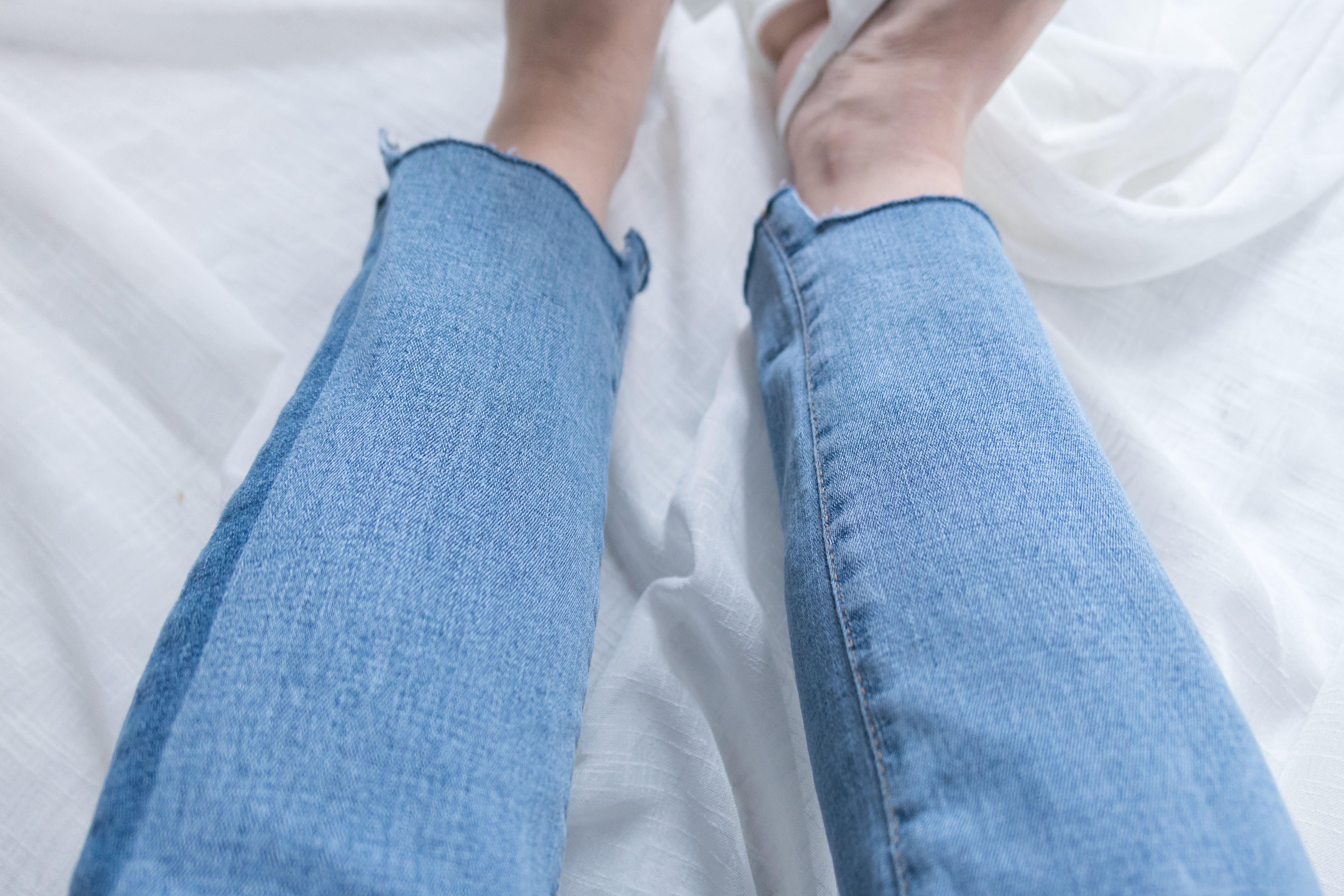 Side border 全條彈性低調小破洞雙色牛仔褲, Jeans/ PT8281