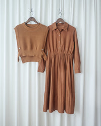Brown Set 焦糖色側鈕扣針織背心百褶裙襬套裝/ SE8099