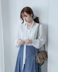 Cloud Touch Blouse 雲朵紋理輕薄v領襯衫/ BU9139