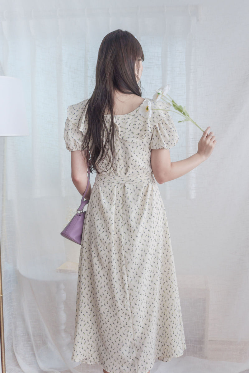 [限量現貨回歸 White］Ruffle Collar Floral Dress  V領荷葉邊碎花顯瘦連身裙/ DS9950