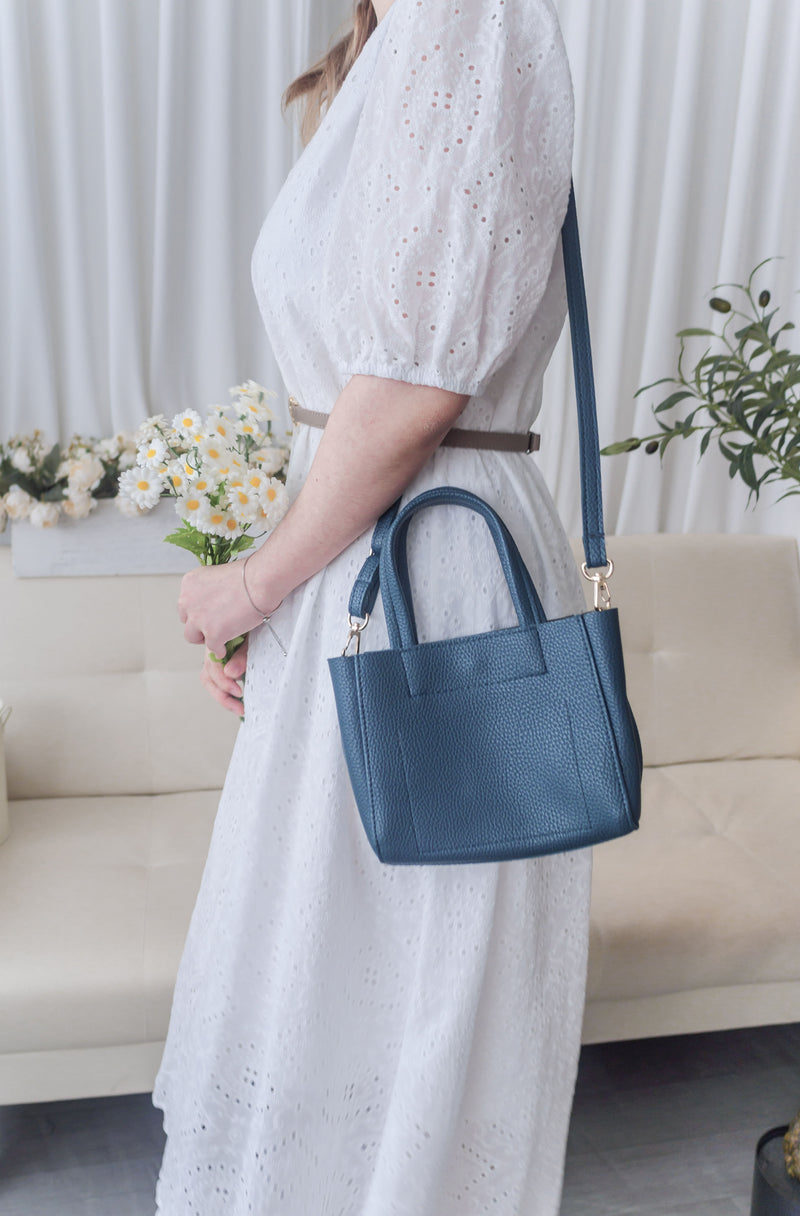 [限量現貨回歸 White］Embriodery Dress V領鏤空刺繡舒適連身裙/ DS9954