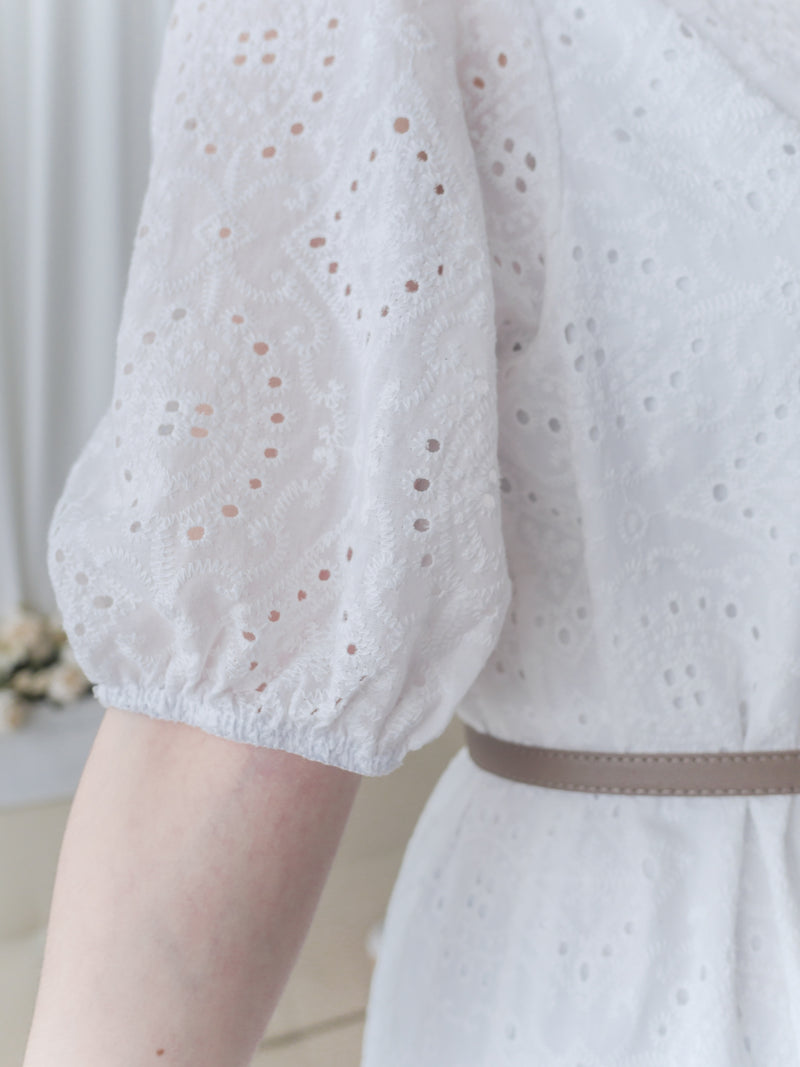 [限量現貨回歸 White］Embriodery Dress V領鏤空刺繡舒適連身裙/ DS9954