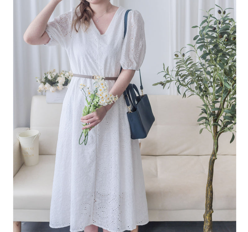 [限量現貨回歸 White］Embriodery Dress V領鏤空刺繡舒適連身裙/ DS9954