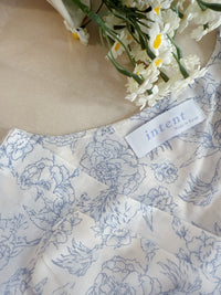 （intent x Korea 獨家款) Alice floral dress 全裡布疊領口淡藍色線條印花連身裙/ DS9683
