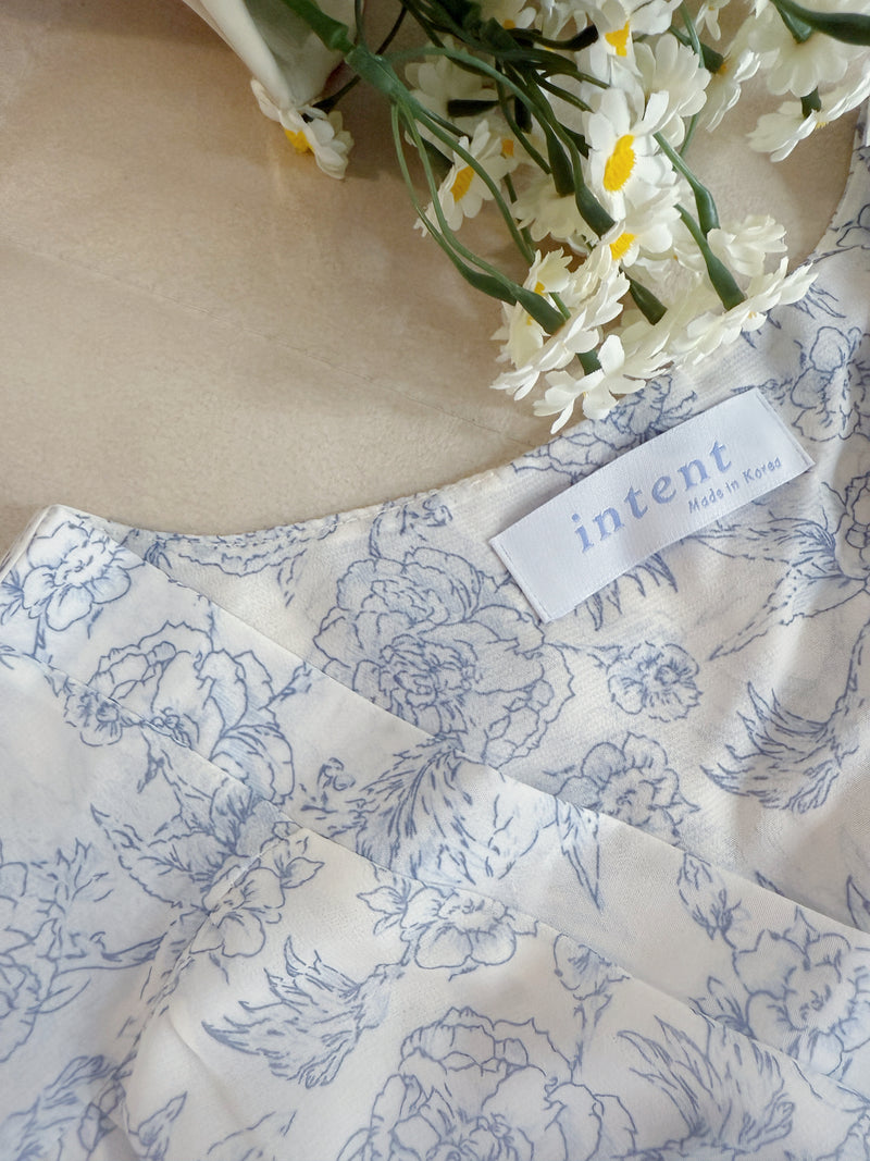 （intent x Korea 獨家款) Alice floral dress 全裡布疊領口淡藍色線條印花連身裙/ DS9683